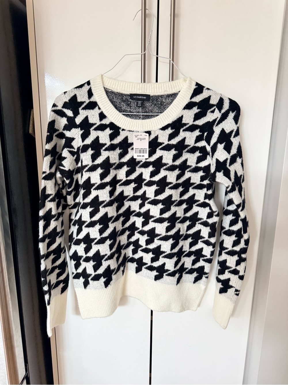 Le chateau Black and White abstract design Crewneck Sweater Size M